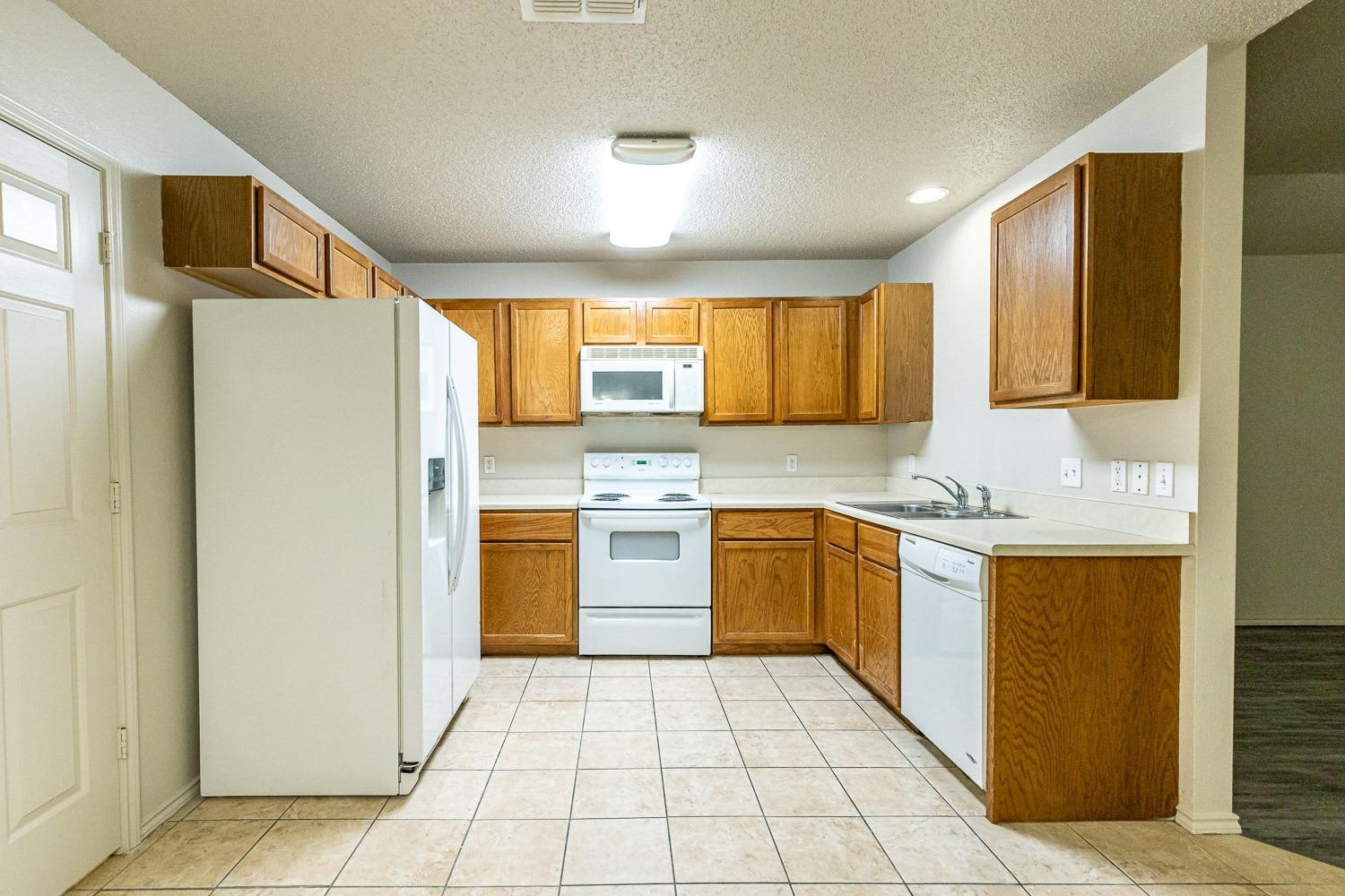 5812 96th Street, Unit B Lubbock, TX 79424 - Photo 10 of 33 Photo 10
