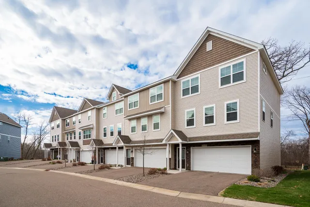 $2,895 | 17638 96th Place North, Maple Grove, MN 55311