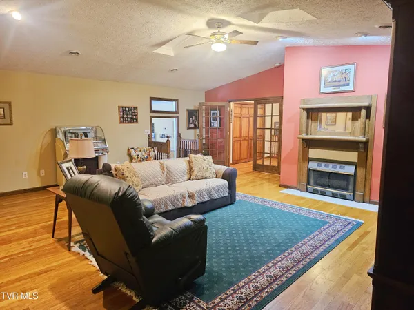 $398,500 | 305 Apple Drive Southeast, Wise, VA 24293