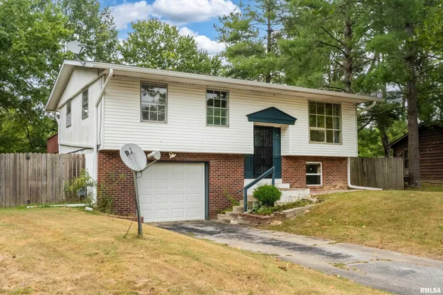 $144,900 | 309 South Plover Drive, Carbondale, IL 62901