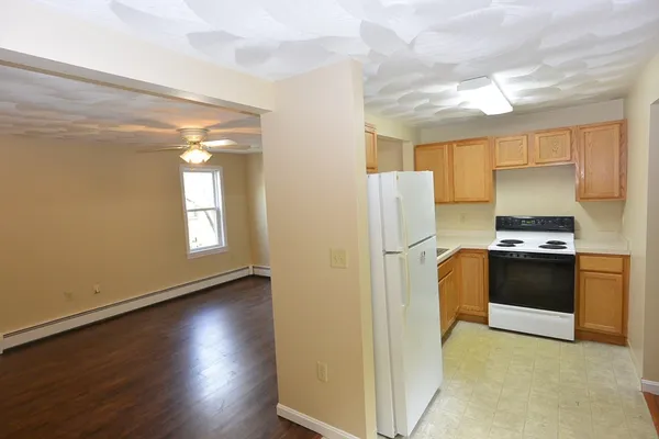 $1,995 | 152 Green Street, Unit 152, Clinton, MA 01510