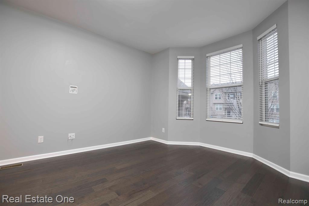 317 Glenhurst Boulevard Rochester, MI 48307 - Photo 2 of 28