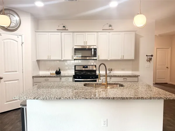 $2,100 | 216 Charles Trail, Unit A, Georgetown, TX 78626