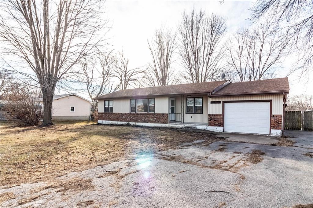 303 North Street Windsor, MO 65360 - Photo 4 of 25