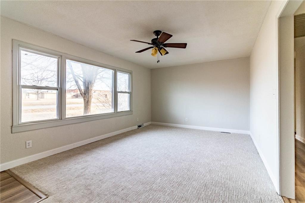 303 North Street Windsor, MO 65360 - Photo 6 of 25