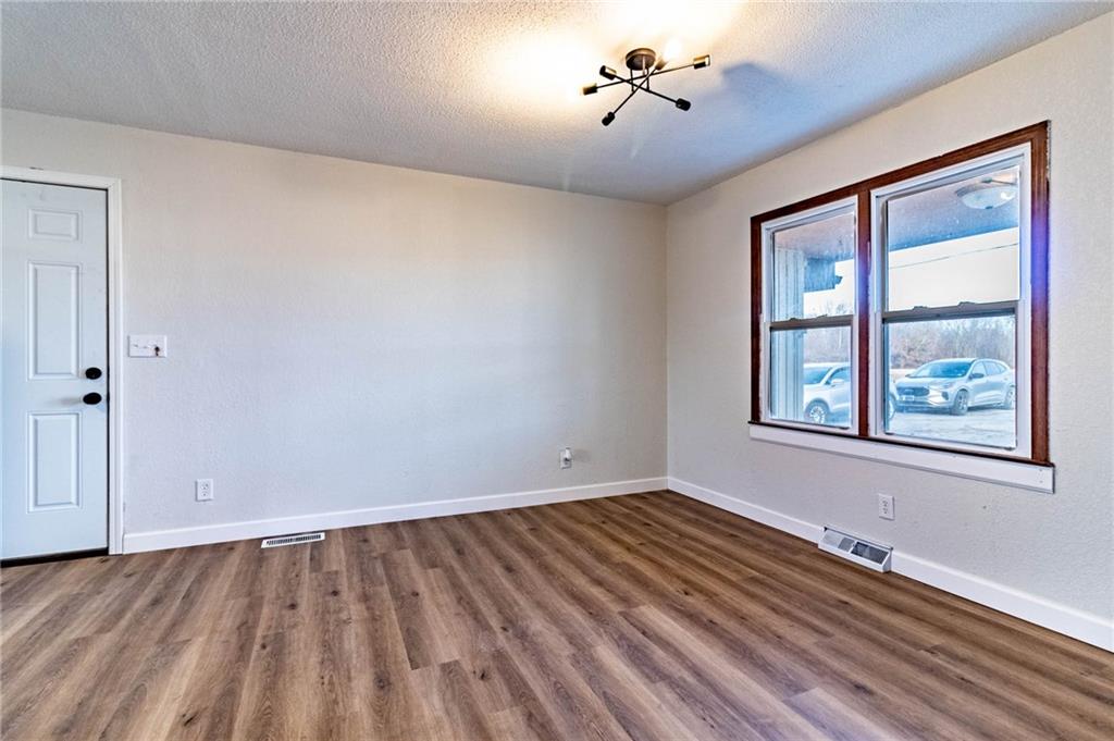 303 North Street Windsor, MO 65360 - Photo 8 of 25