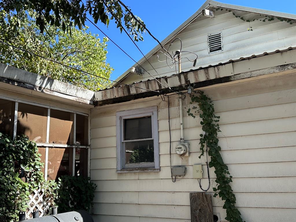 1502 Monroe Street Wichita Falls, TX 76309 - Photo 4 of 13 a front view of a house with a yard
