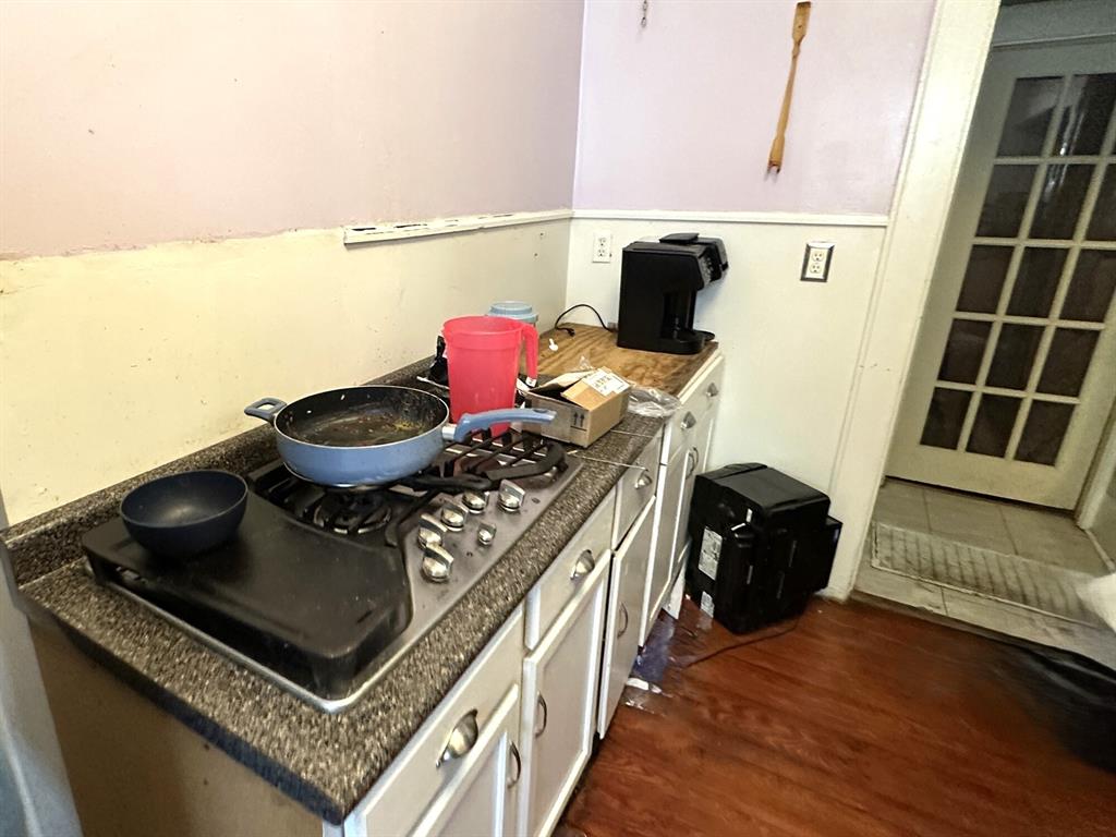 1502 Monroe Street Wichita Falls, TX 76309 - Photo 8 of 13 a view of living room with furniture and a rug