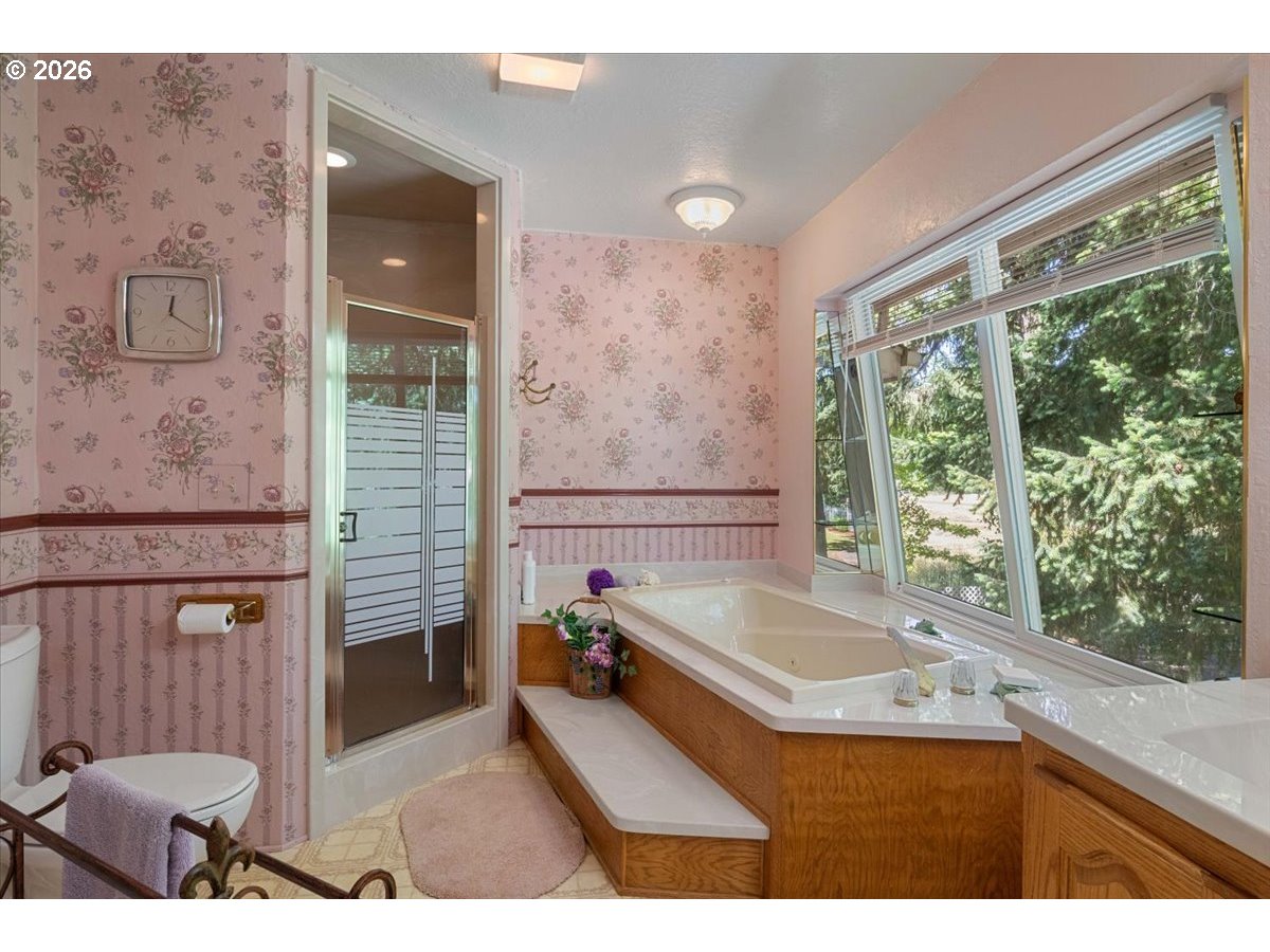 1300 Fair Oaks Road Oakland, OR 97462 - Photo 33 of 48 a bathroom with a bathtub and shower