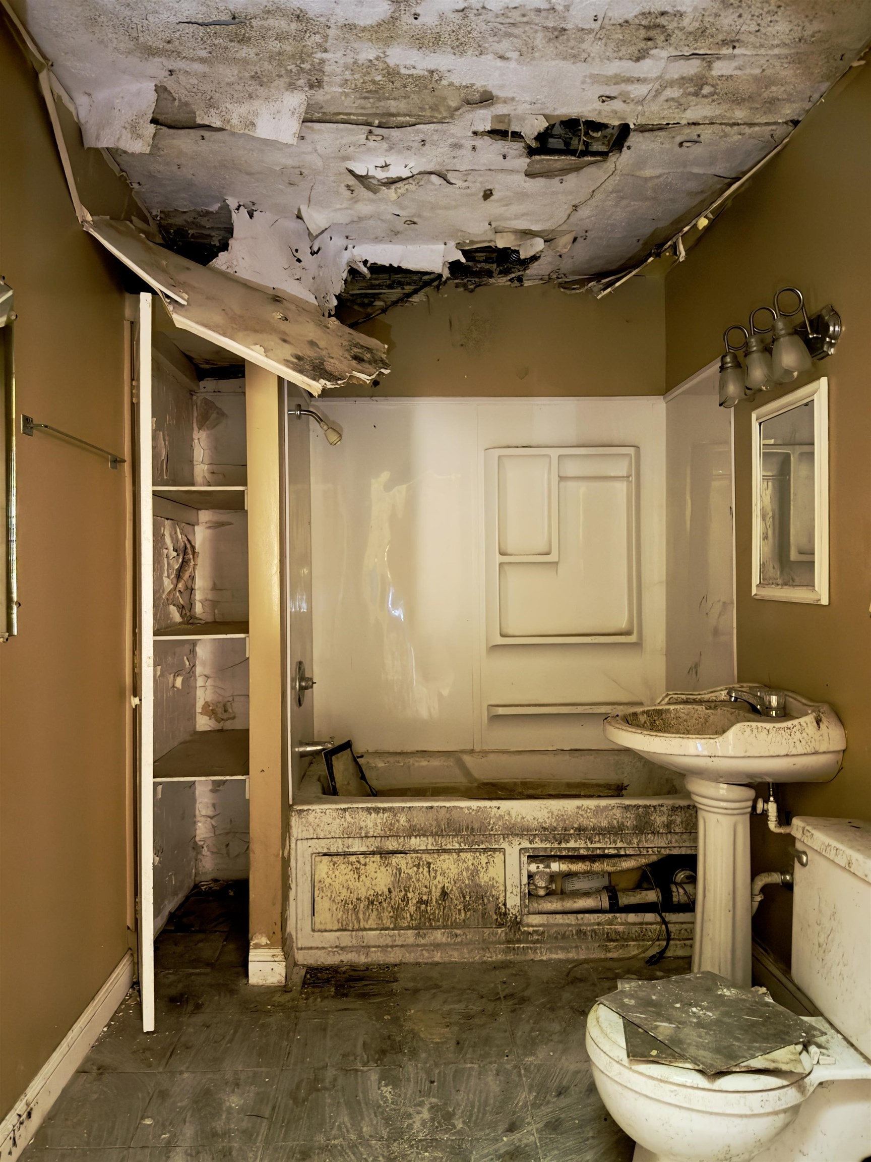 1315 4th Avenue Rockford, IL 61104 - Photo 11 of 14 a bathroom with a sink and a mirror