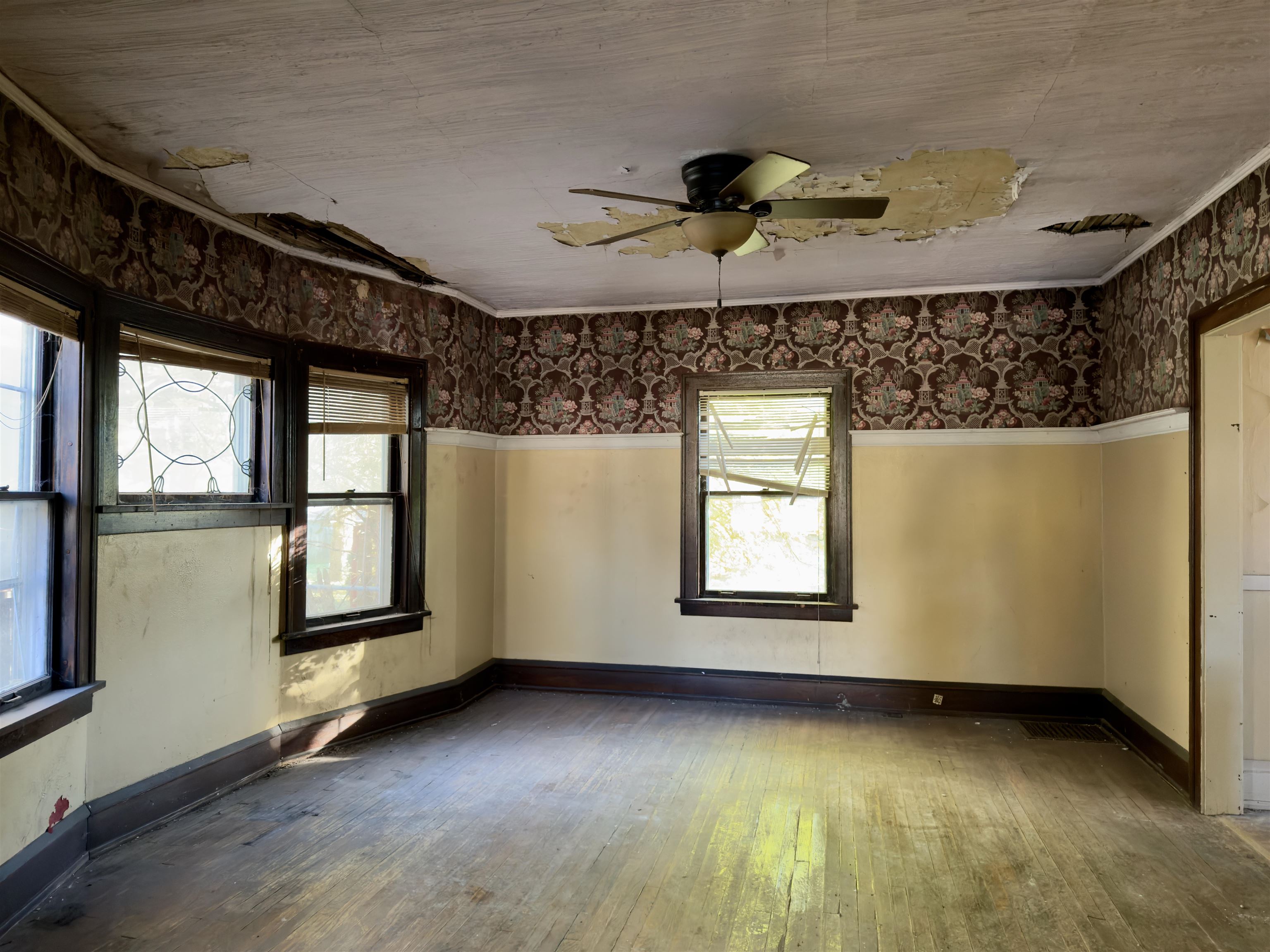 1315 4th Avenue Rockford, IL 61104 - Photo 4 of 14 a view of an empty room with a window