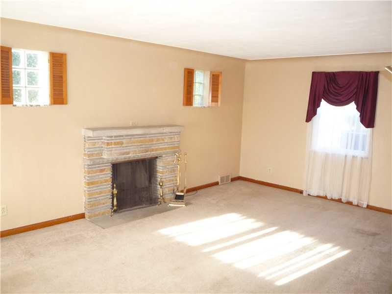301 Radisson Road Brentwood, PA 15227 - Photo 3 of 24 Living Room.