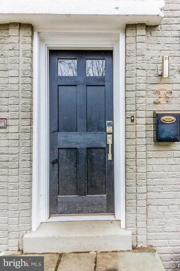 29 17th Street Southeast Washington, DC 20003 - Photo 4 of 30