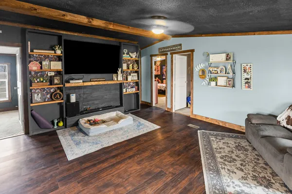 $165,000 | 4239 County Road 500 East, Odin, IL 62870