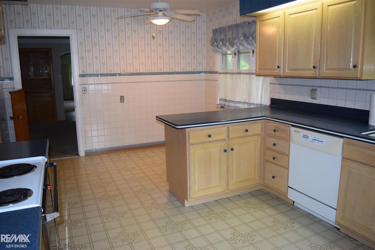 42430 Utica Road Sterling Heights, MI 48314 - Photo 17 of 44 EAT IN KITCHEN