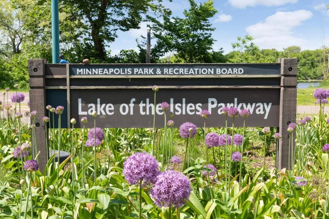 $10,000 | 1776 Knox Avenue South, Minneapolis, MN 55403