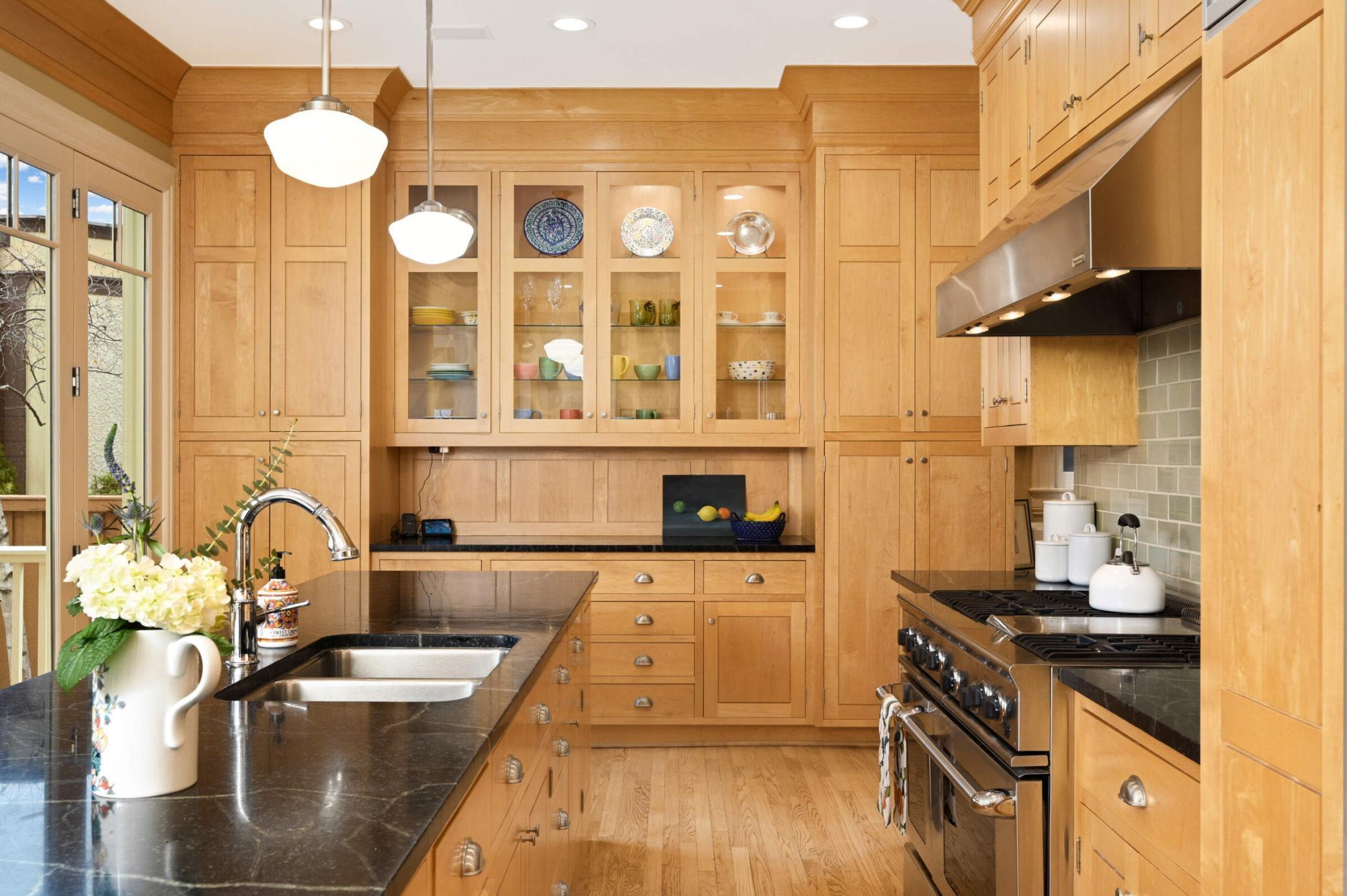 1776 Knox Avenue South Minneapolis, MN 55403 - Photo 7 of 19