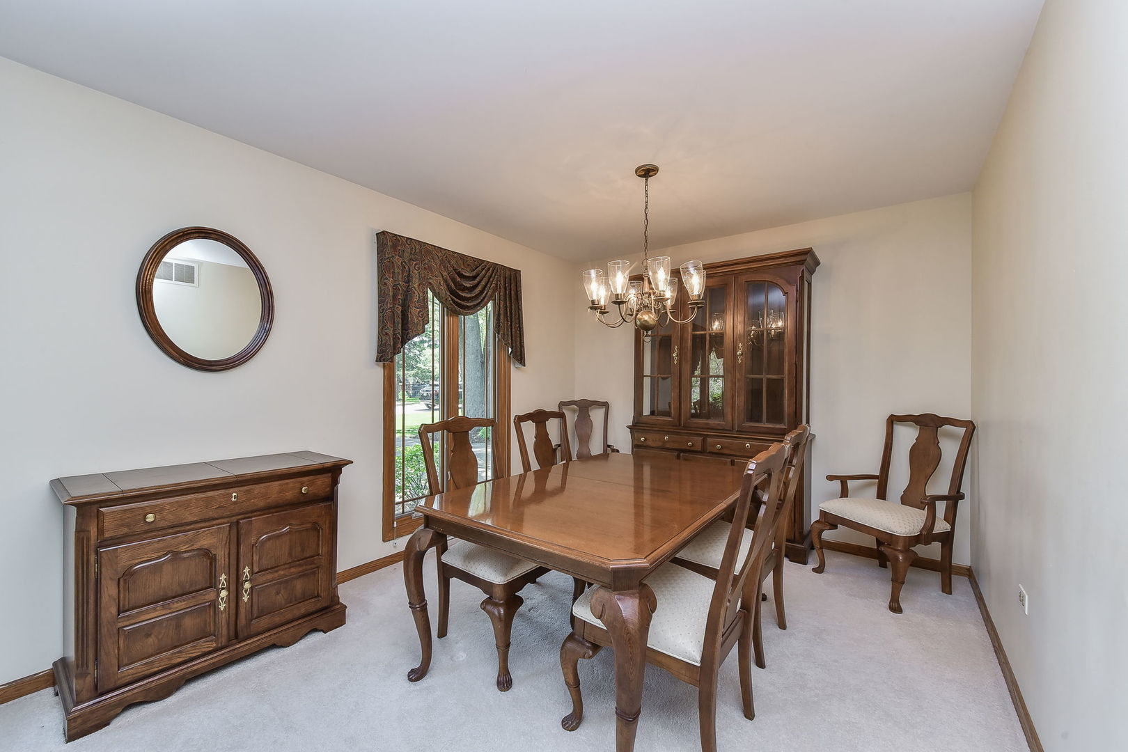 8S526 River Drive Naperville, IL 60565 - Photo 4 of 35 a dining room with furniture and window