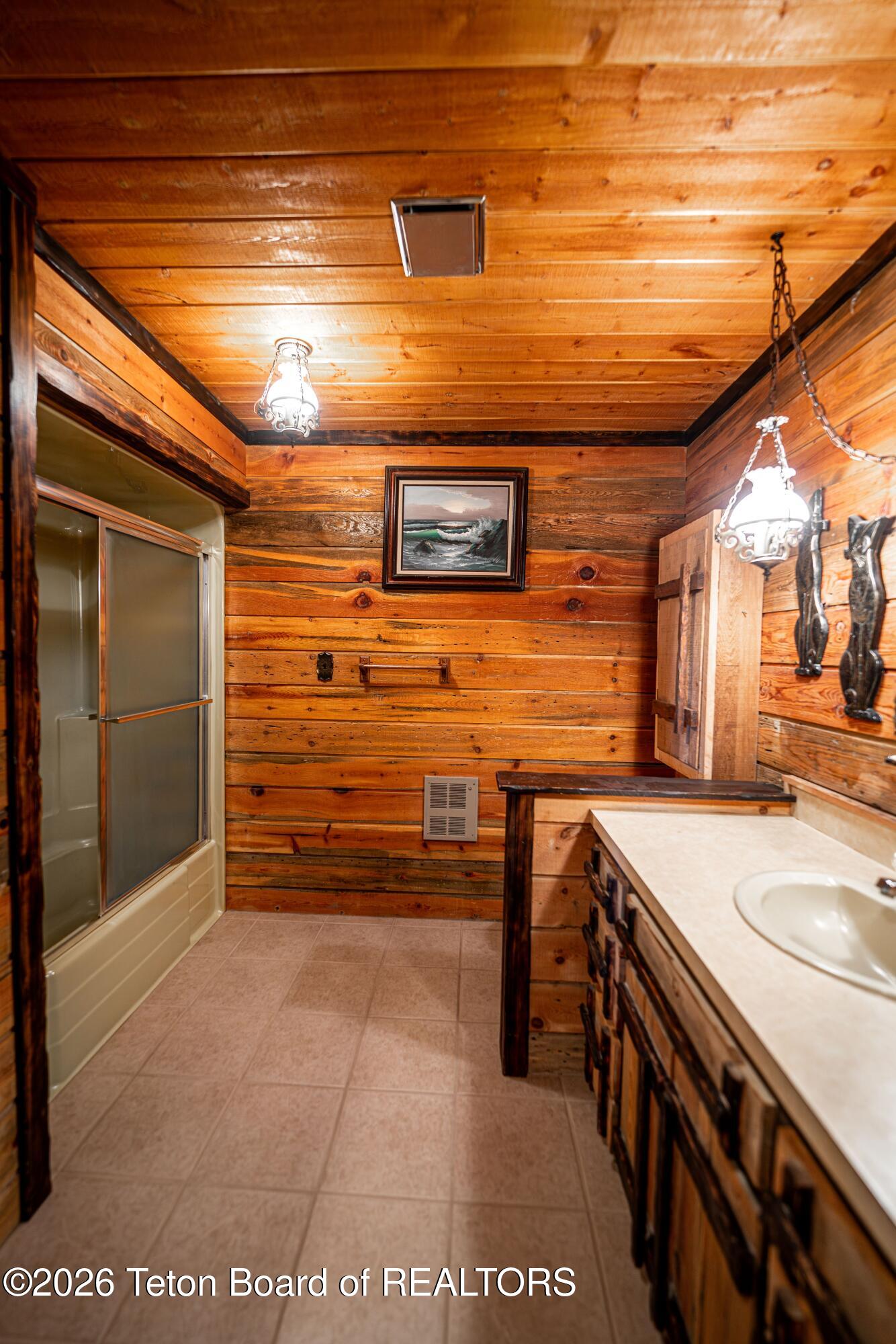 20 Elk Run Road Pinedale, WY 82941 - Photo 18 of 37 Main level full bath