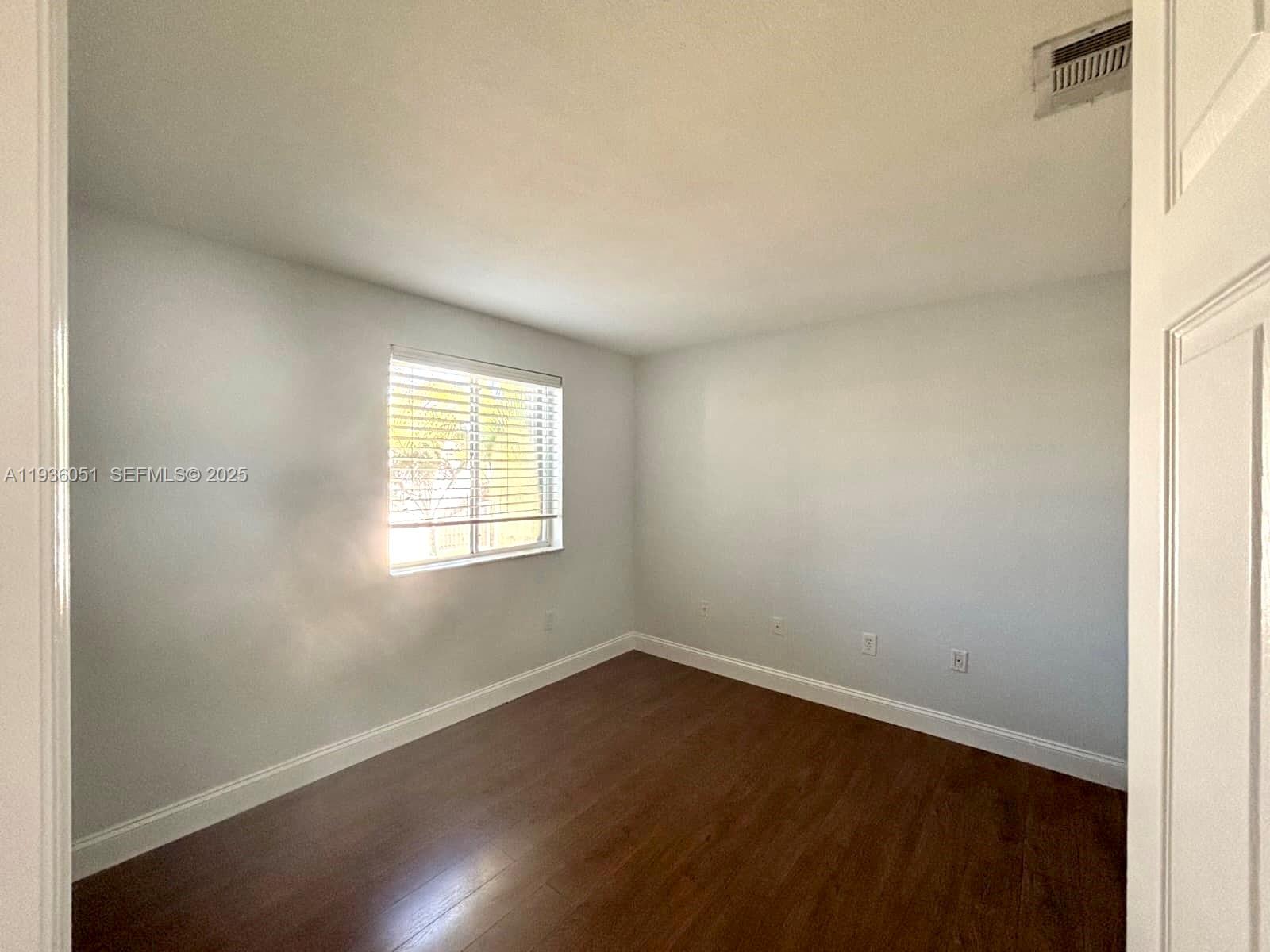 16276 Southwest 75th Street Miami, FL 33193 - Photo 14 of 38