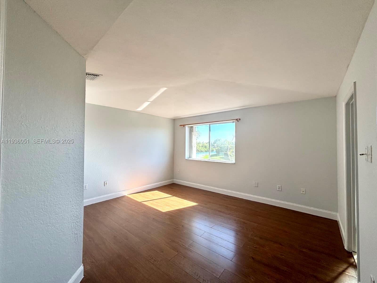 16276 Southwest 75th Street Miami, FL 33193 - Photo 17 of 38