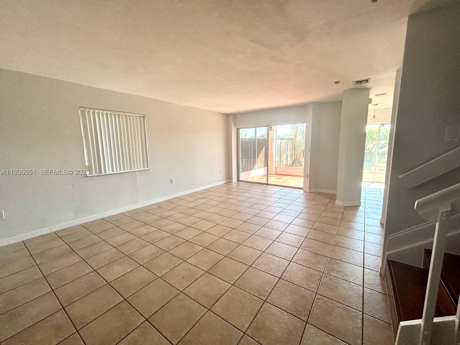 16276 Southwest 75th Street Miami, FL 33193 - Photo 9 of 38