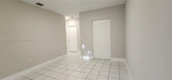 $2,400 | 800 Southwest 10th Avenue, Unit 800, Hallandale Beach, FL 33009