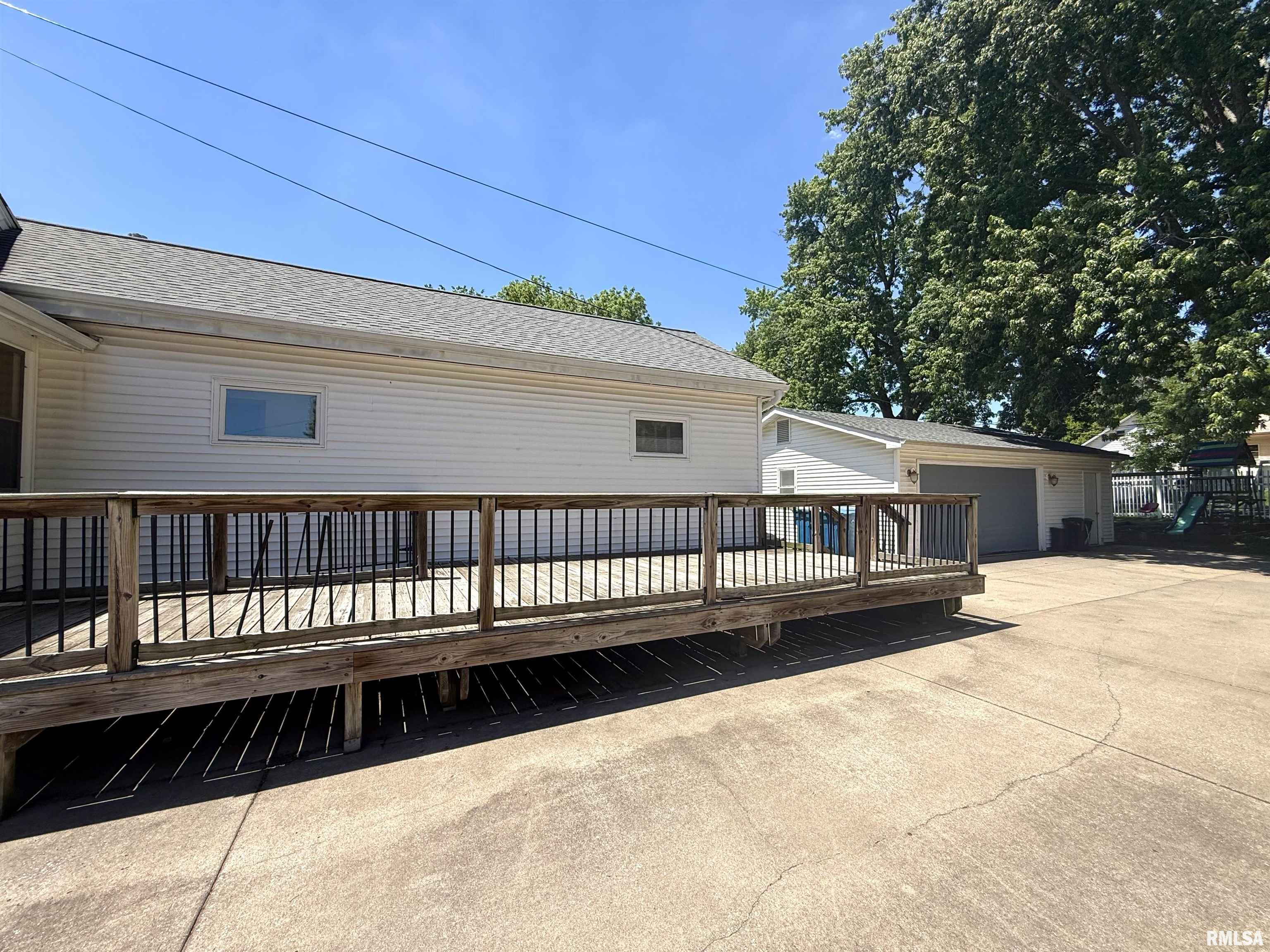 2241 Spring Street Quincy, IL 62301 - Photo 9 of 46