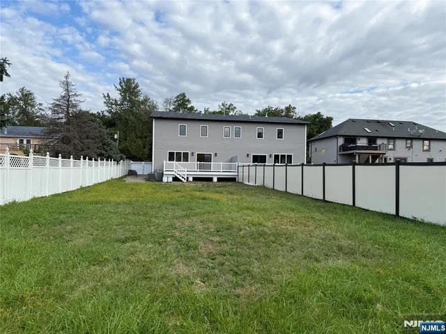 a view of a house with backyard and garden