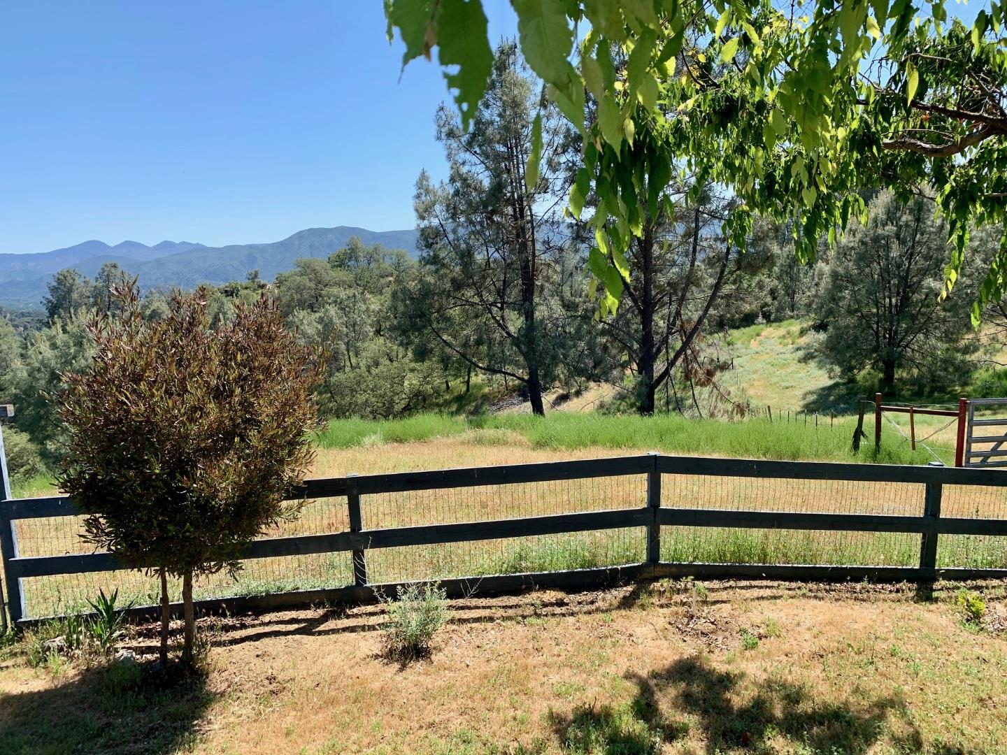 73856 Copperhead Road Bradley, CA 93426 - Photo 4 of 23 a view of a yard with wooden fence