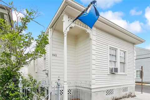 $695,000 | 842 Toledano Street, New Orleans, LA 70115