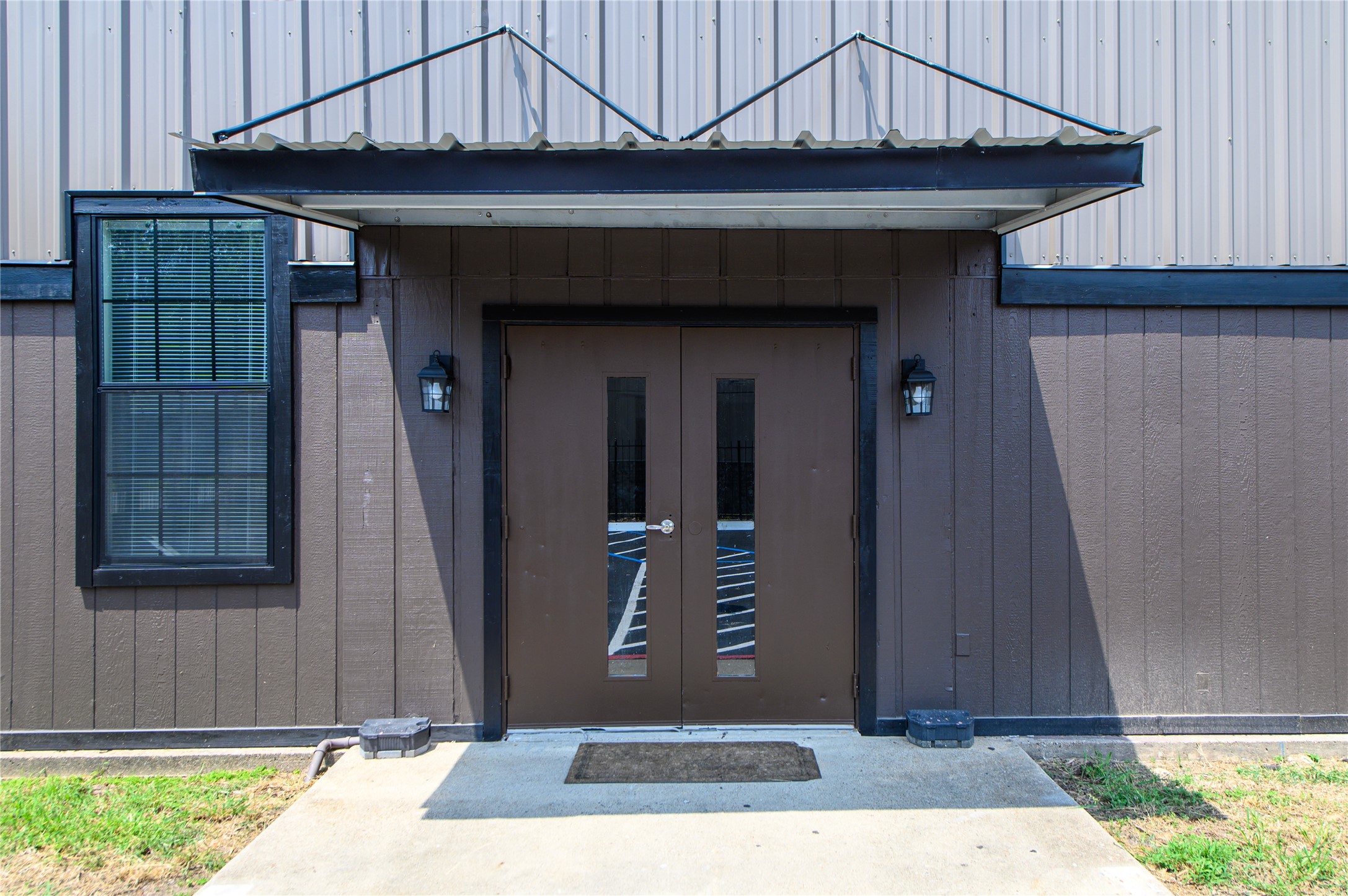 4705 Lyons Avenue, Unit 5 Houston, TX 77020 - Photo 11 of 15 a front view of a house