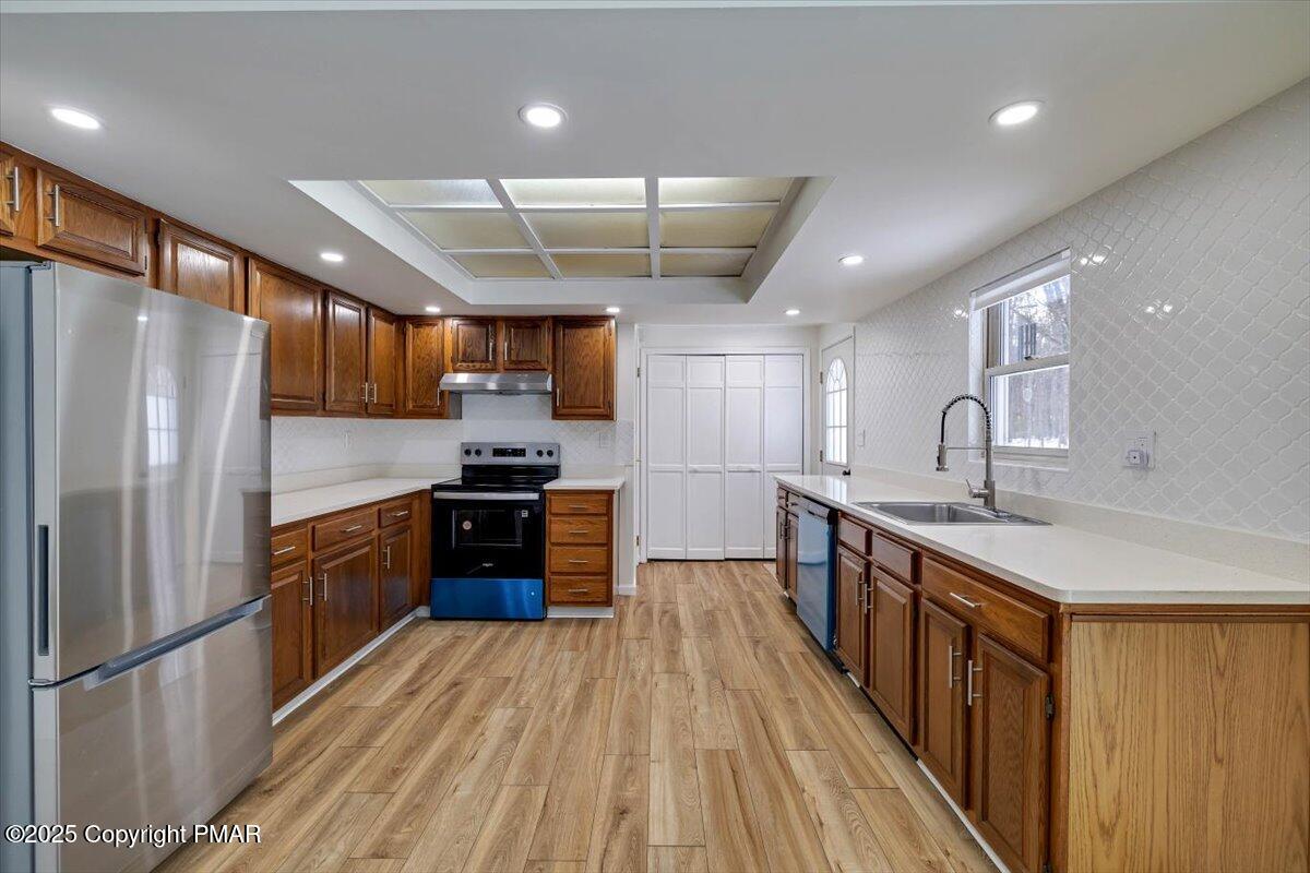 115 Daisy Drive Effort, PA 18330 - Photo 7 of 15 a kitchen with stainless steel appliances a refrigerator a sink dishwasher a oven with white cabinets and wooden floor