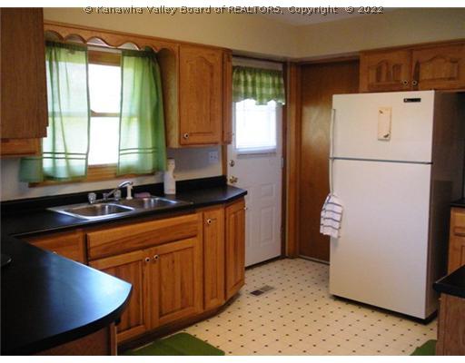 1 Scenic Drive Ripley, WV 25271 - Photo 5 of 8 Kitchen.