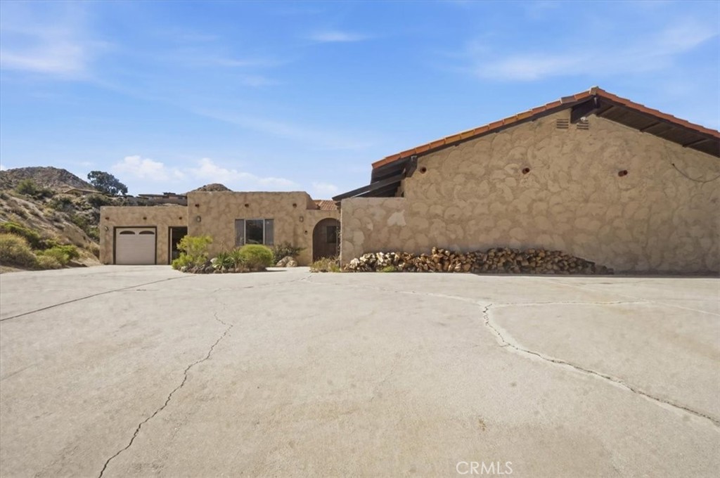 54026 Ridge Road Yucca Valley, CA 92284 - Photo 2 of 49
