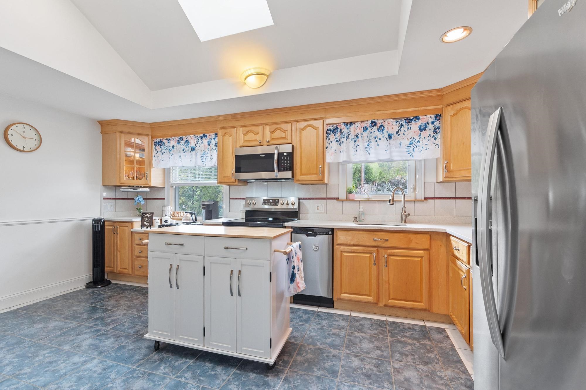 370 Reed Street Manchester, NH 03102 - Photo 5 of 37 Gallery Image 5