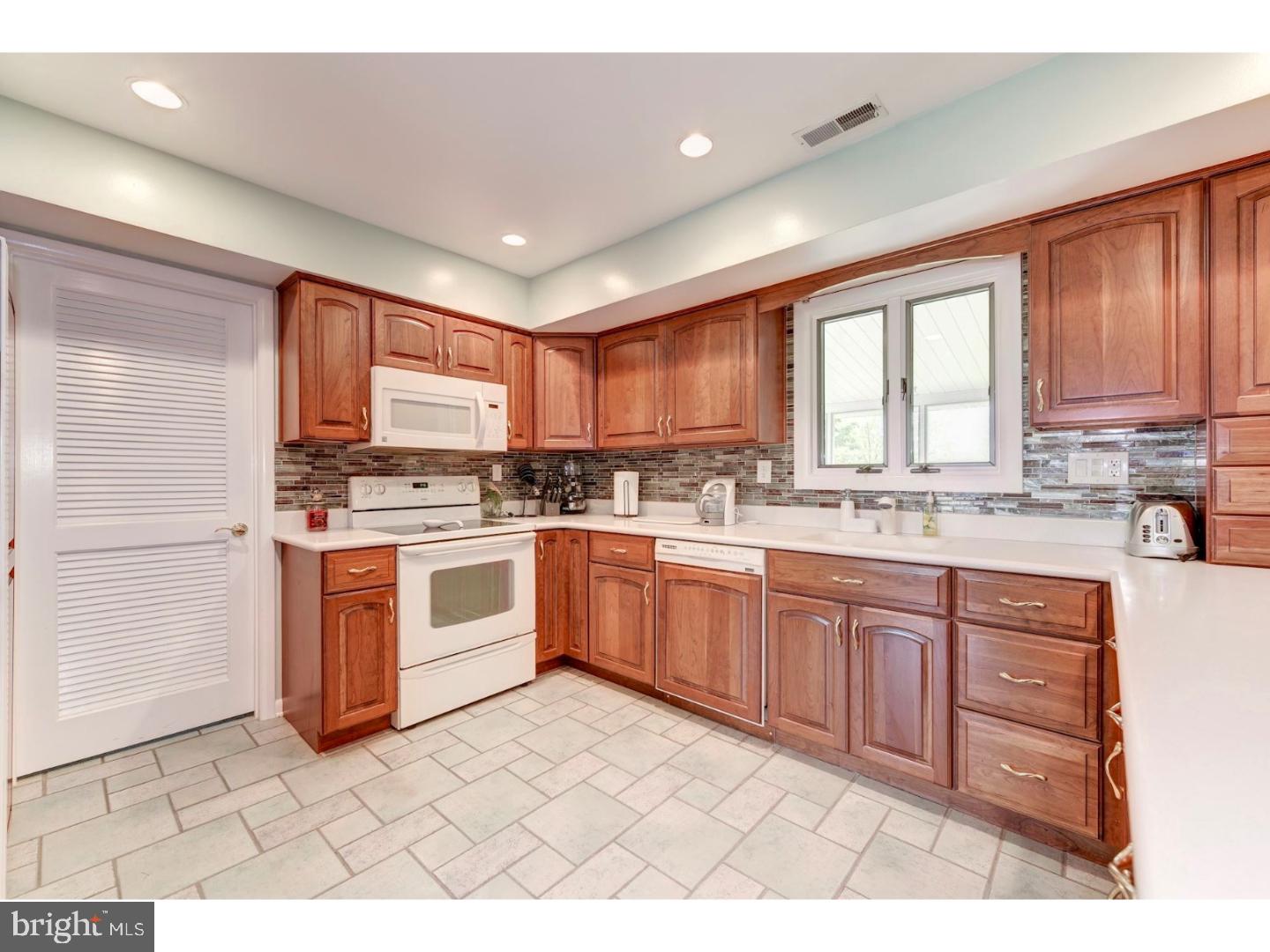 7 Old Mill Road Sewell, NJ 08080 - Photo 7 of 25 Kitchen