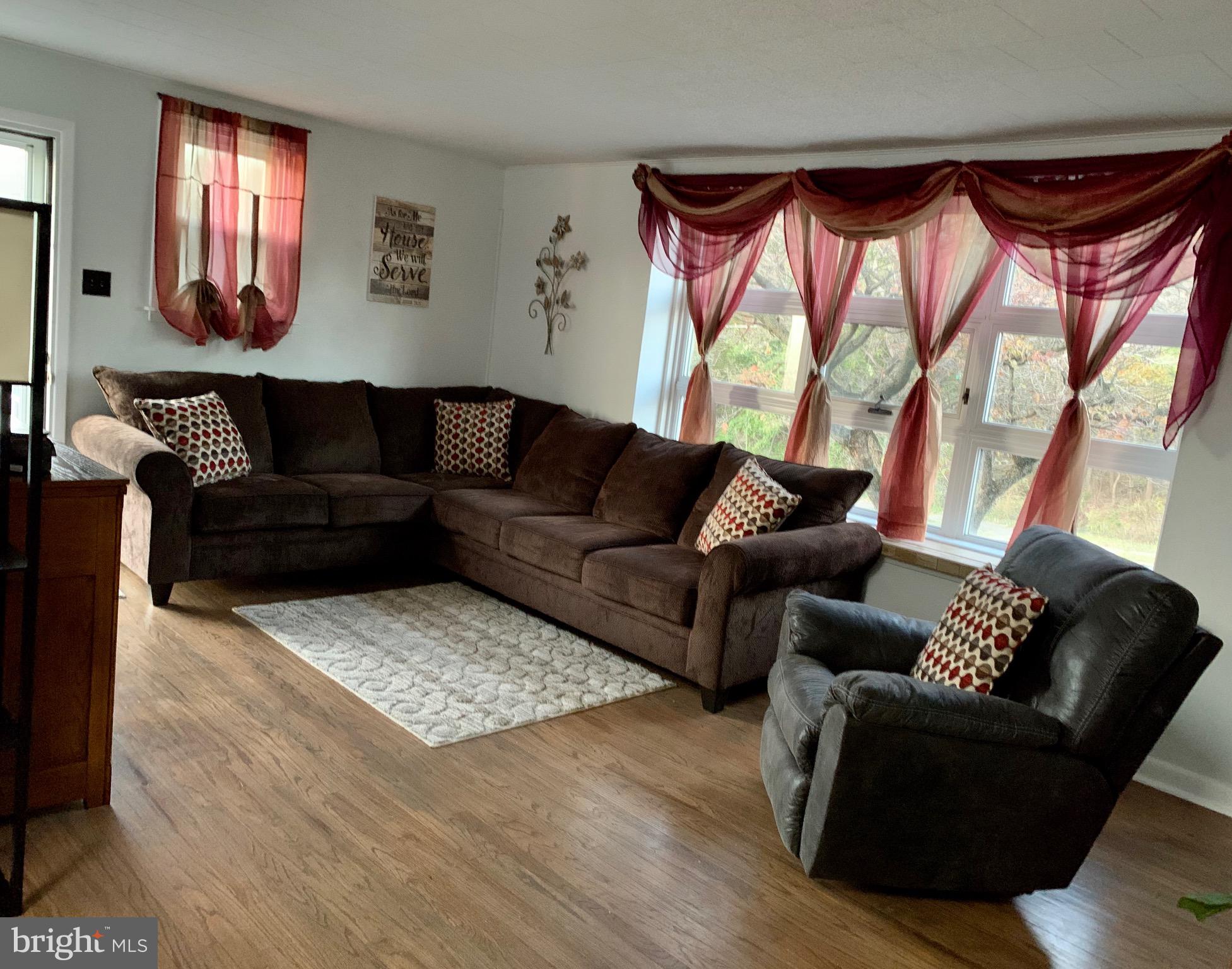 2934 Willits Road Philadelphia, PA 19136 - Photo 7 of 39 Living Room