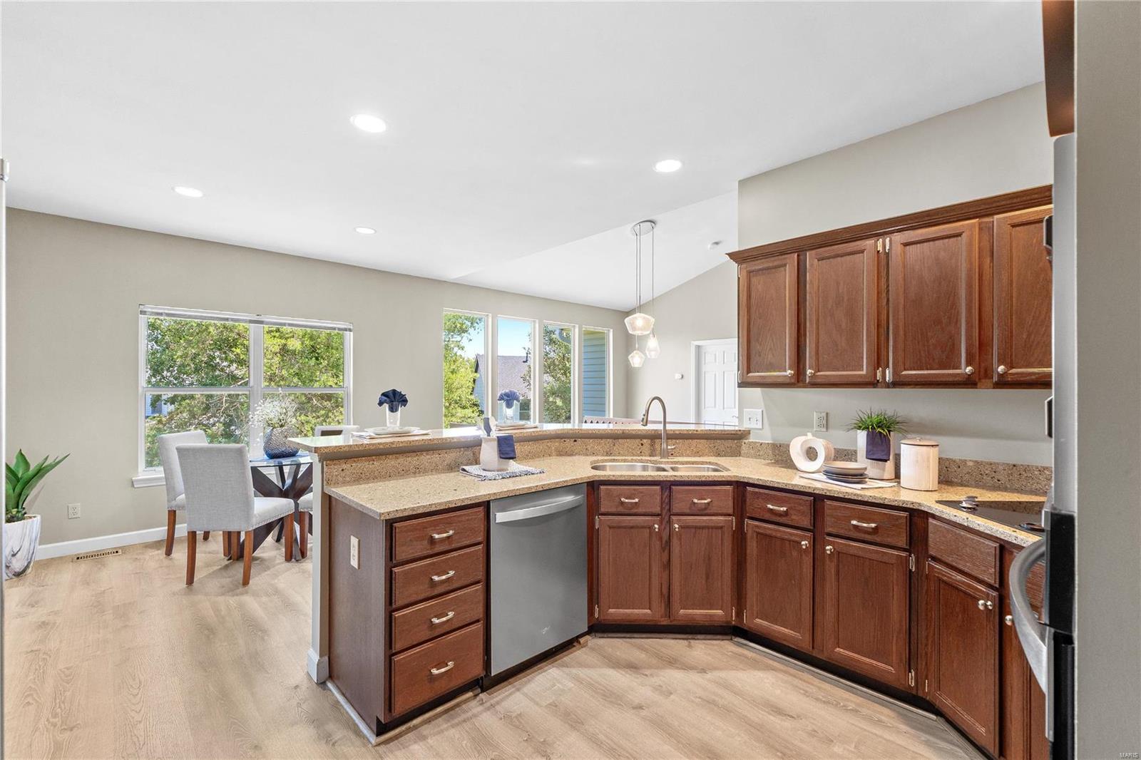 10 Arbor Hill Court Ballwin, MO 63021 - Photo 18 of 60