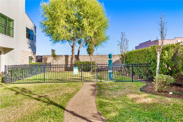 $3,000 | 1276 North Post Oak Road, Unit B, Houston, TX 77055