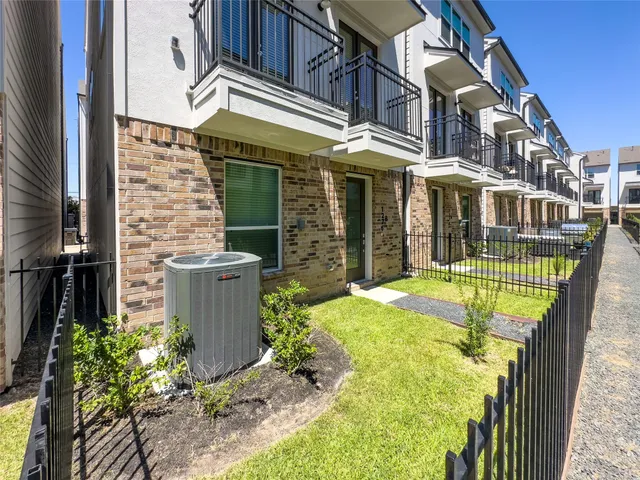 $3,000 | 1276 North Post Oak Road, Unit B, Houston, TX 77055