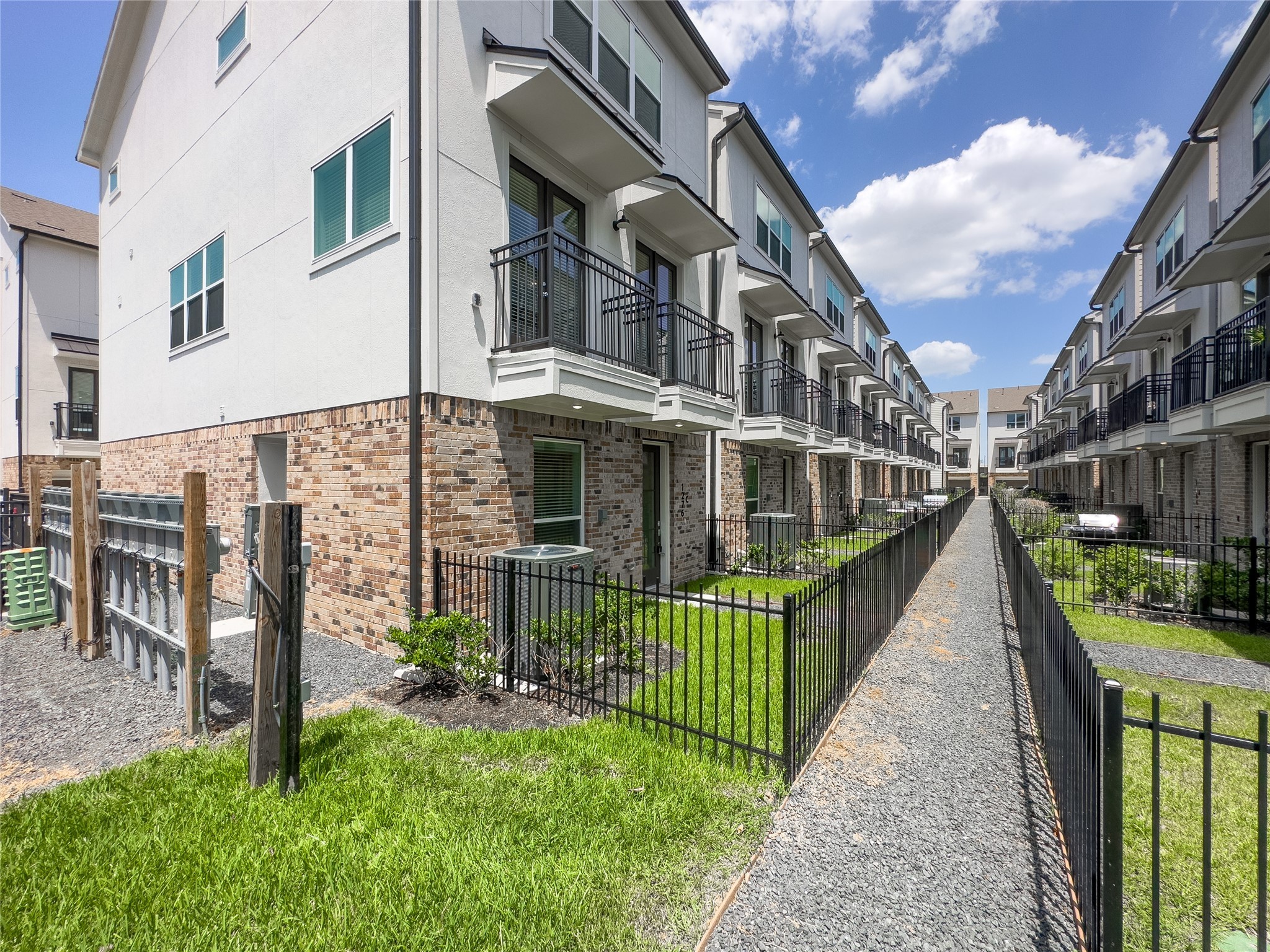 1276 North Post Oak Road, Unit B Houston, TX 77055 - Photo 5 of 33