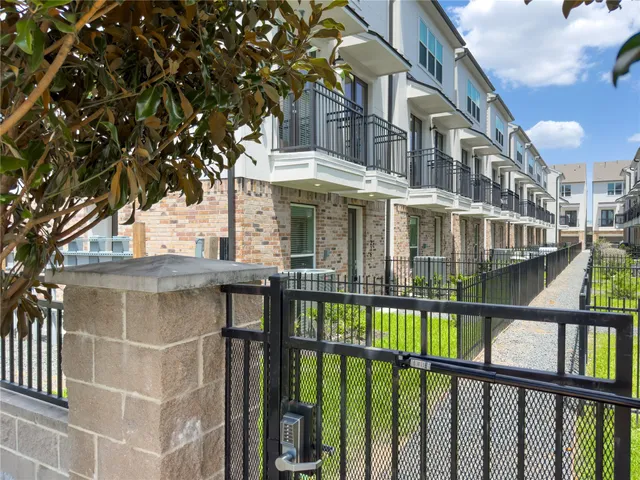 $3,000 | 1276 North Post Oak Road, Unit B, Houston, TX 77055