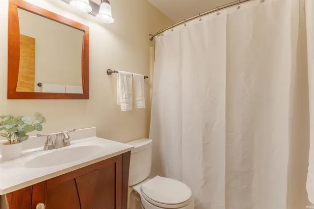 $1,800 | 6800 Oakmont Court, Newburgh, IN 47630