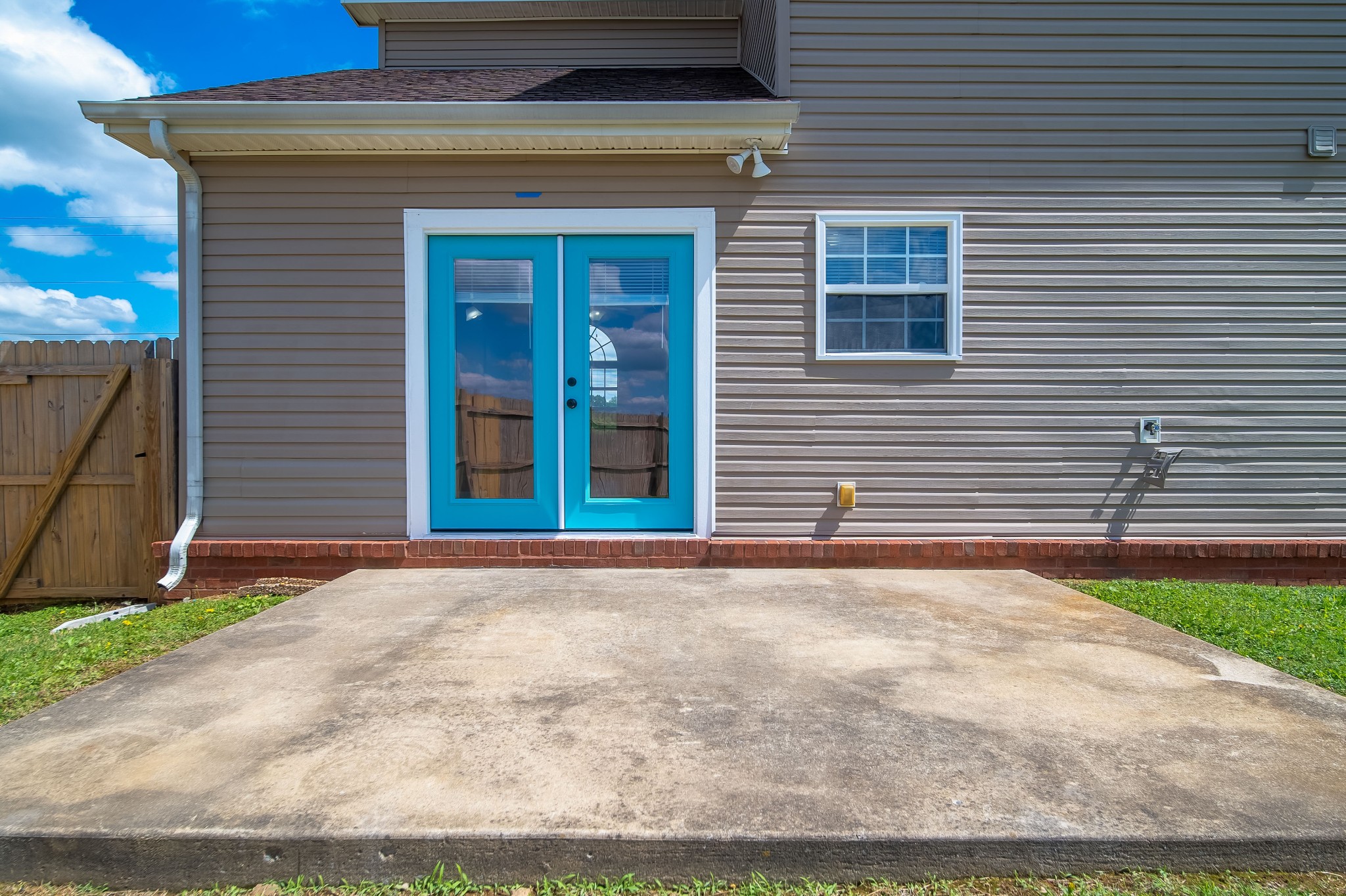 630 Berry Circle Springfield, TN 37172 - Photo 44 of 46 a front view of a house with a yard and garage