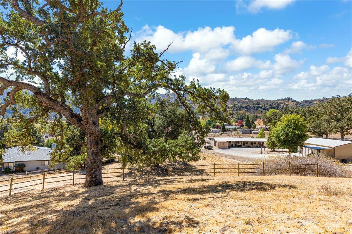 23525 Timberline Way Tehachapi, CA 93561 - Photo 42 of 42 horse stalls are on neighboring property