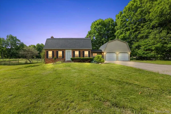 $475,000 | 10324 Oakhill Road, Holly, MI 48442