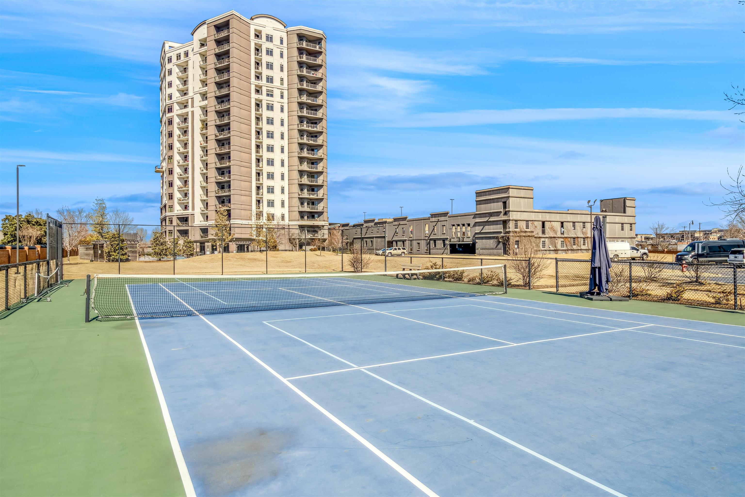 717 Riverside Drive, Unit 1205 Memphis, TN 38103 - Photo 28 of 32 View of tennis court and pickle ball court