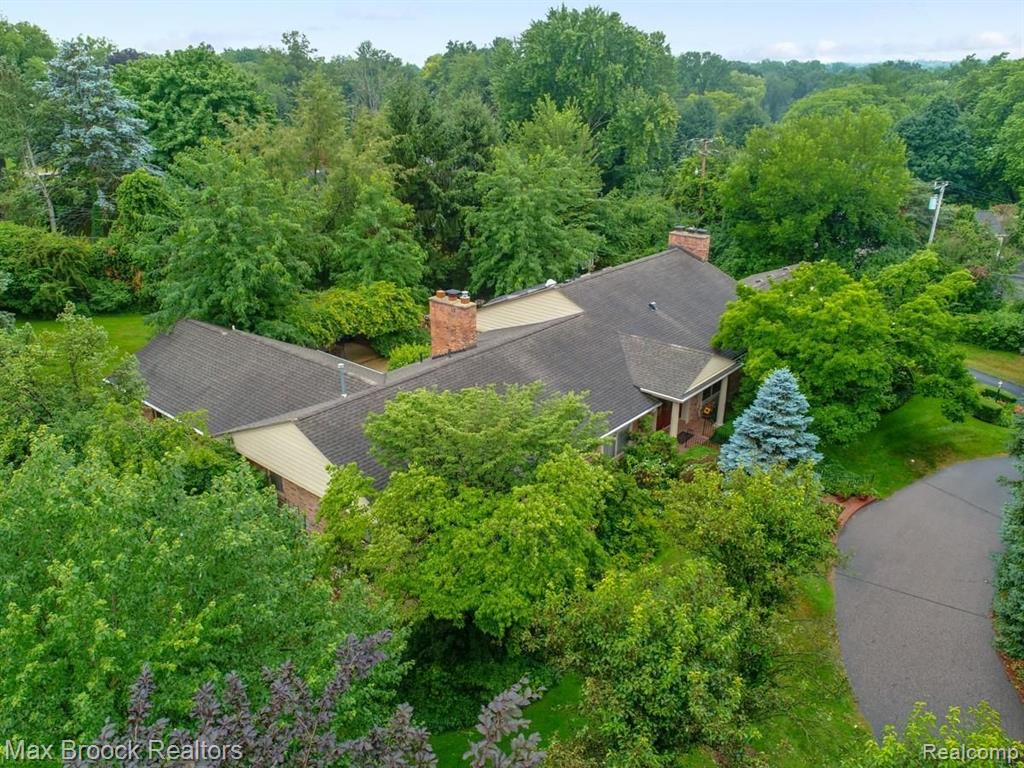645 Lone Pine Road Bloomfield Hills, MI 48304 - Photo 1 of 34