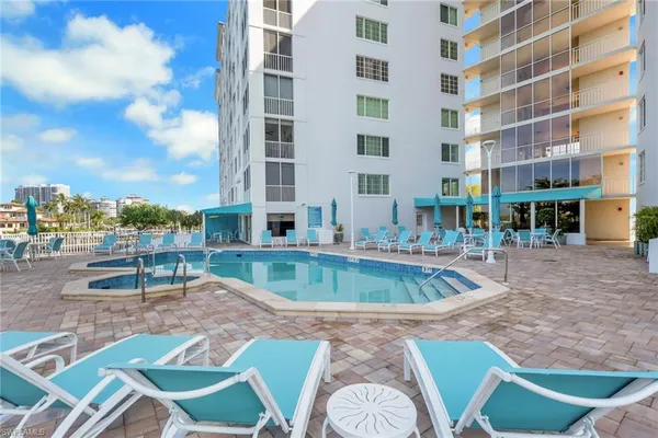 $559,000 | 13105 Vanderbilt Drive, Unit 607, Naples, FL 34110